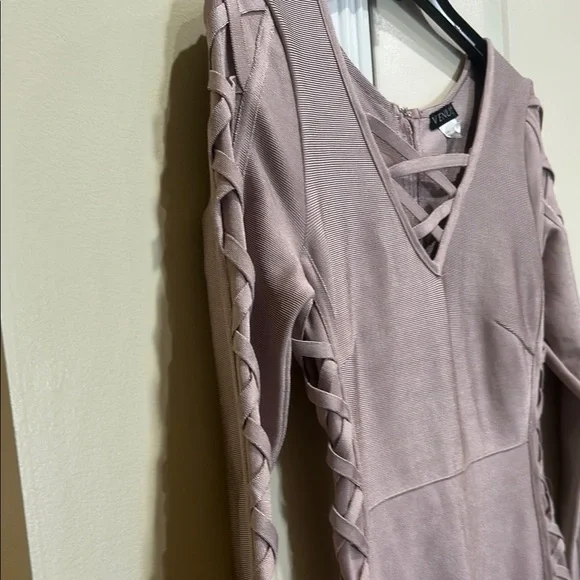VENUS Long Sleeve Dress with Lattice Detail in Mauve. New, never worn. - Picture 3 of 11